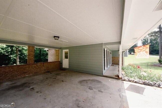Building Photo - 4033 Scenic Mountain Dr SW