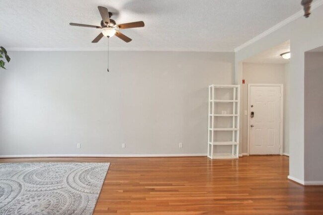 Building Photo - 1250 Parkwood Cir SE