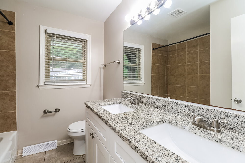 Building Photo - 3924 Broadview Dr