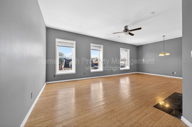 Building Photo - 322 N Boyle Ave