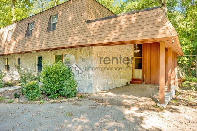 Building Photo - 1461 Palisades Rd