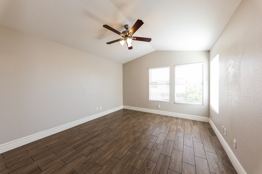 Building Photo - 3424 E Rockwood Dr