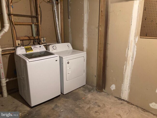 Building Photo - 14193 Royal Oak Ln