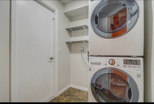 Building Photo - 6461 NW Friendly Cir