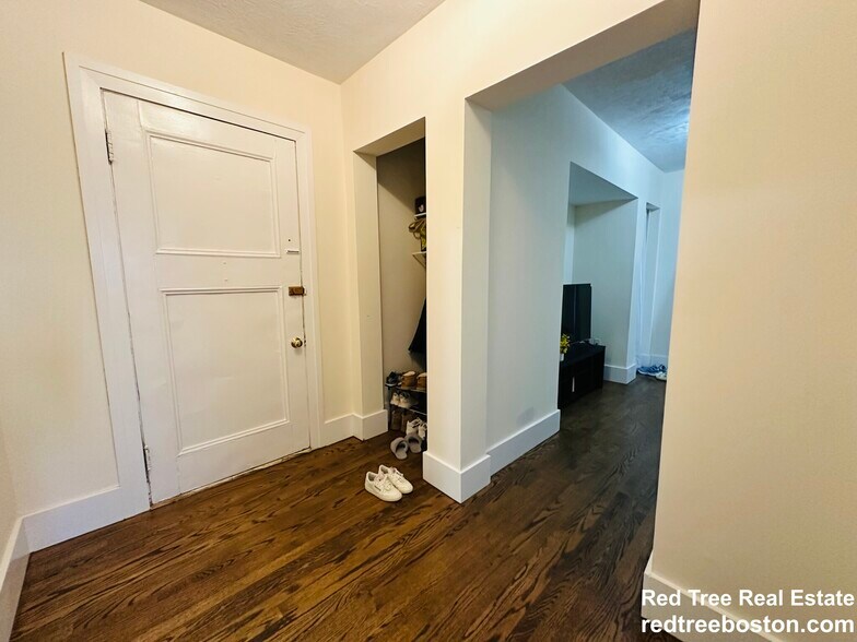 Apt 4 - 452 Park Dr