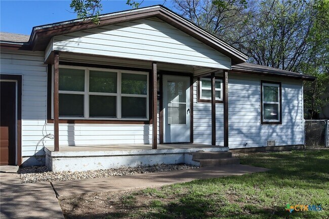 Building Photo - 2701 Hillside Dr