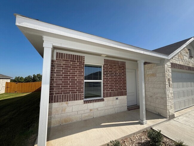 Building Photo - 401 Meadows Ln