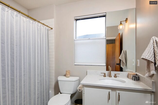 Building Photo - 2606 E Madison St