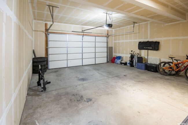 Building Photo - SMV-664 B