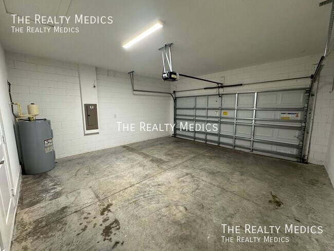 Building Photo - 119 Lily Ln