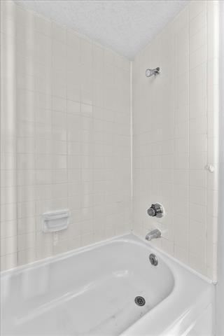 Building Photo - 9621 Walnut St