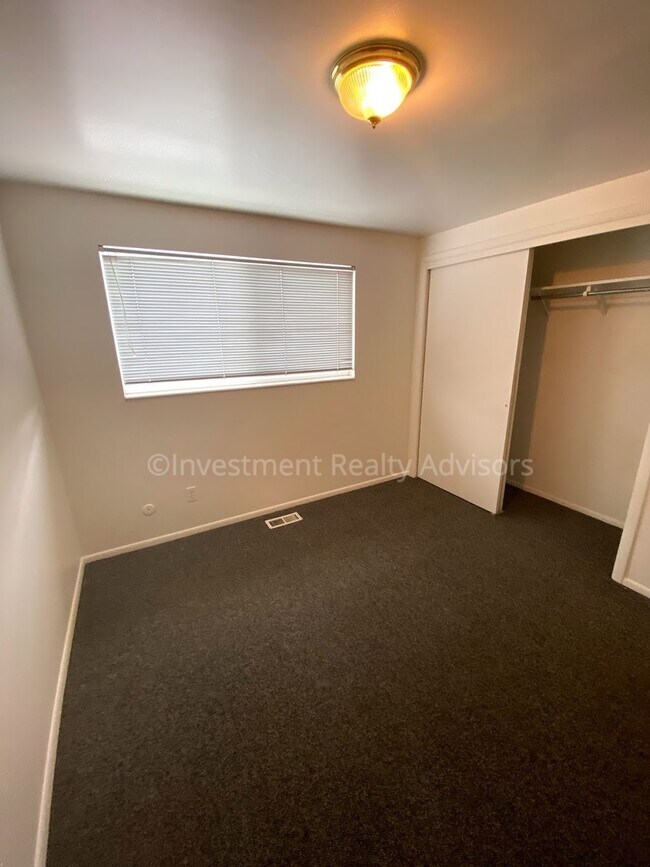 Building Photo - 218 Edith Ave S