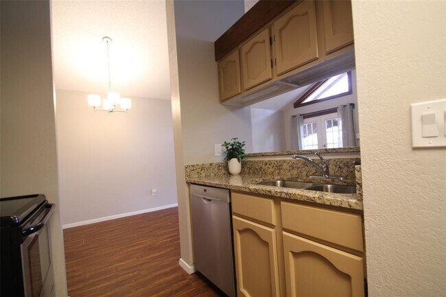 Building Photo - 1712 Cinnamon Path