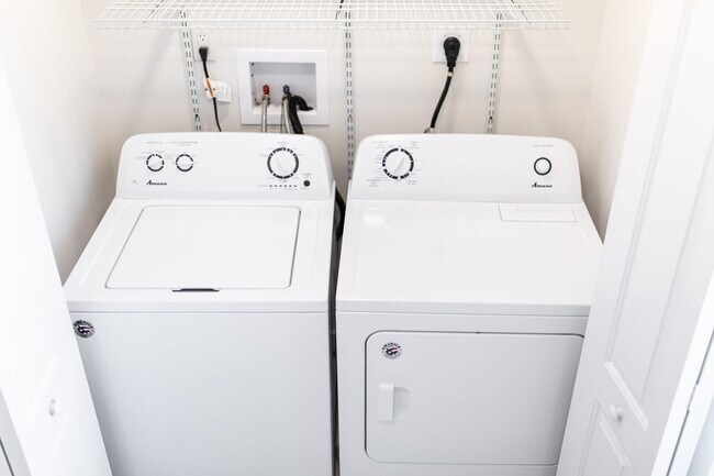 Building Photo - 617 E Chestnut St