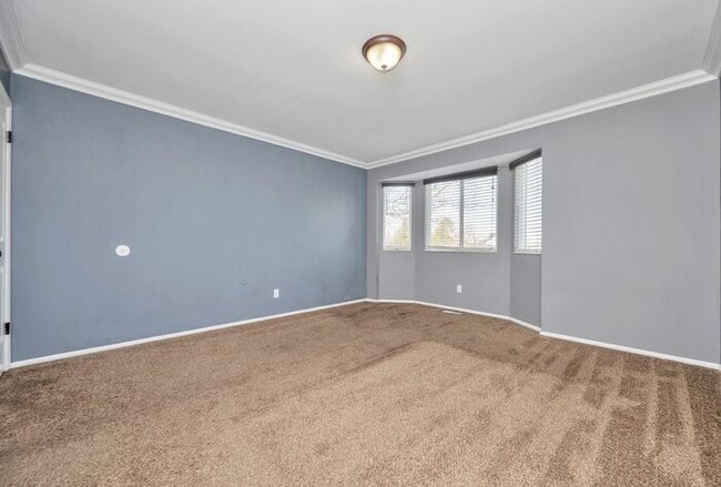 Building Photo - Awesome Rose Park Thouse in quiet community!