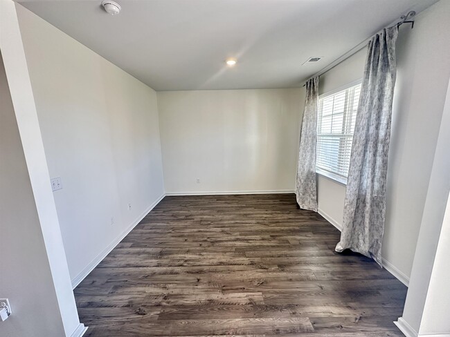 Building Photo - 340 Emery Oak Dr