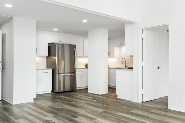 Building Photo - 4600 Ocean Dr