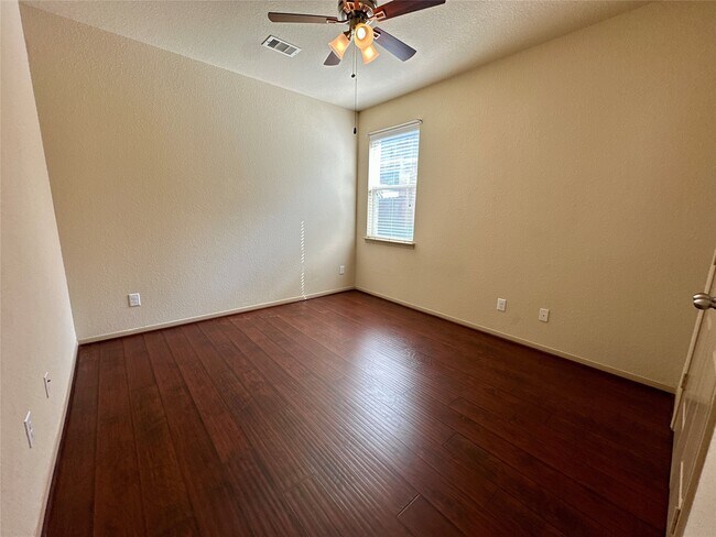 Building Photo - 6111 Grassy Haven Ln