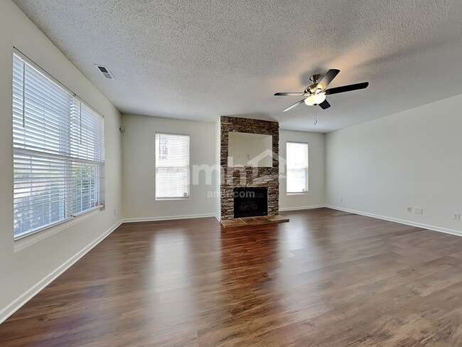 Building Photo - 5318 Ian Dr