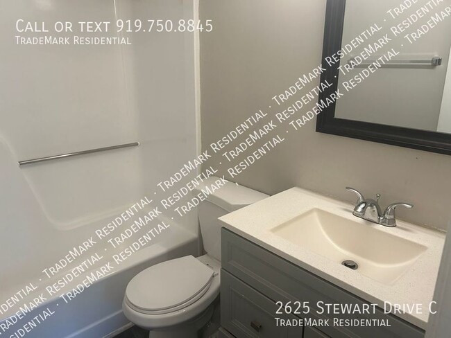 Building Photo - 2625 Stewart Dr