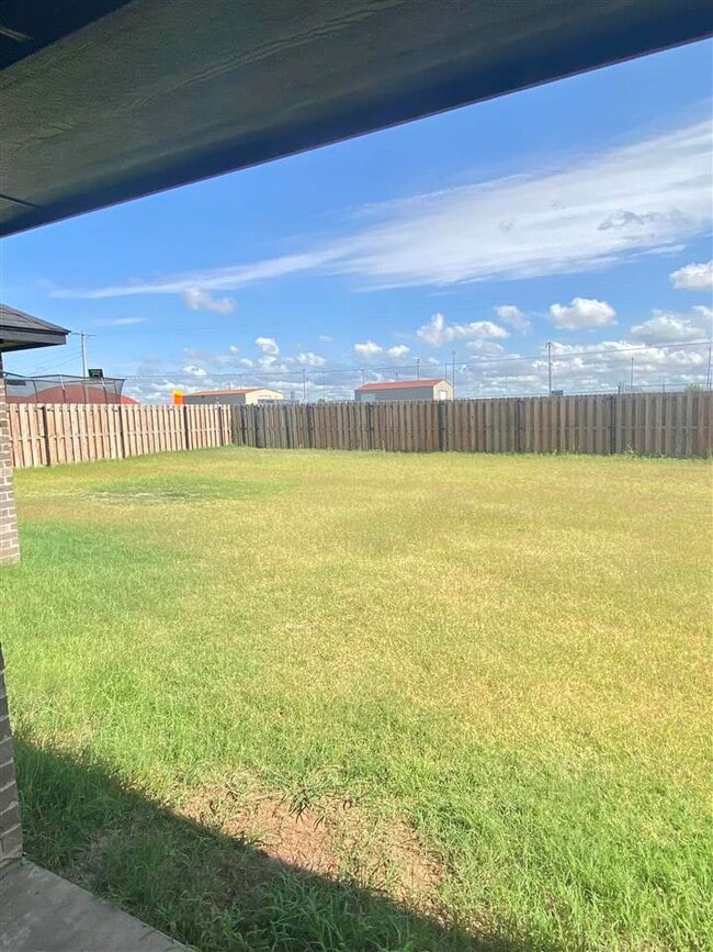 Building Photo - 210 Meadowlark Ln