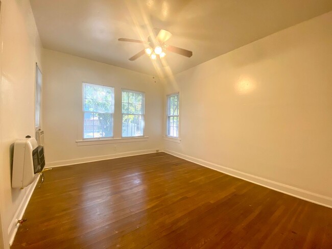 Building Photo - Harris- 3207 1/2