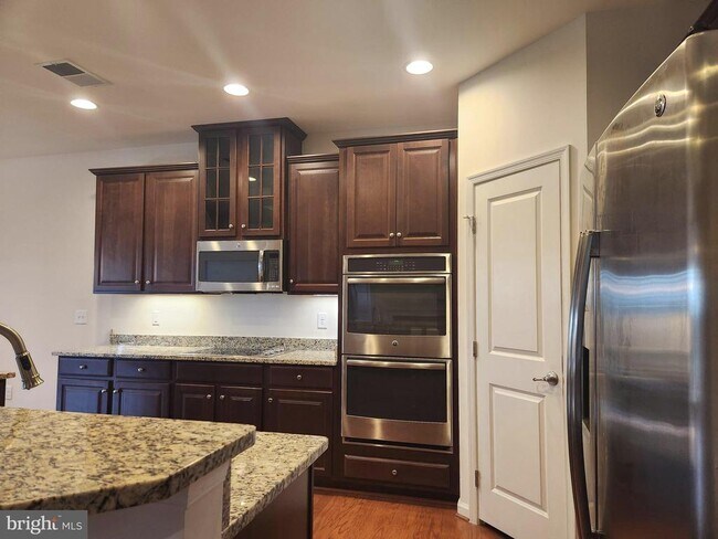Building Photo - 12 Whistling Duck Dr
