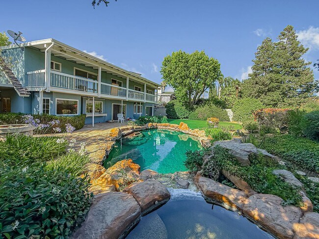 Building Photo - Calabasas 4BR w/pool + spa, views, solar panels + ALL appliances!