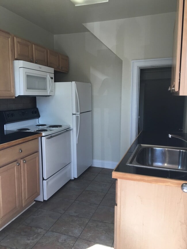 Building Photo - 234 N Summit St