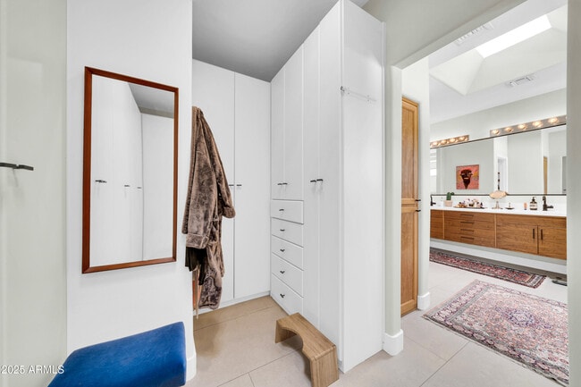 Building Photo - 6139 N 31st Ct