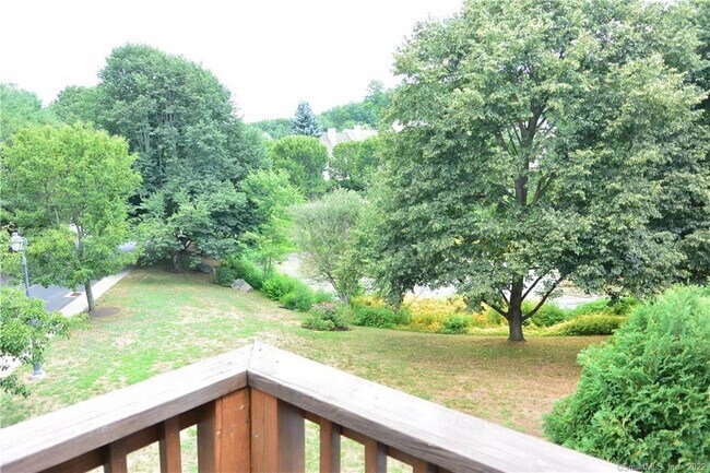 Building Photo - 515 Foxboro Dr