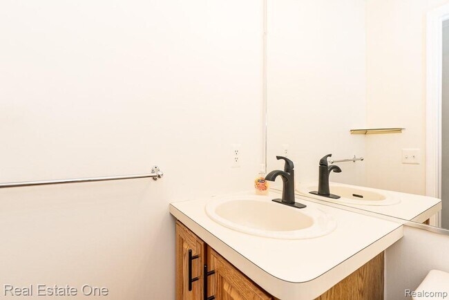 Building Photo - 619 Whitney Dr