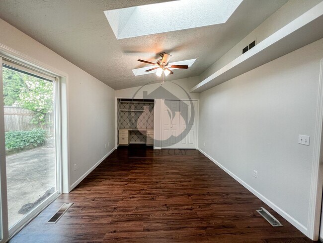 Building Photo - Single Level West Salem Home