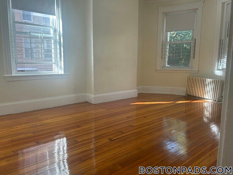 Building Photo - 128 Allston St