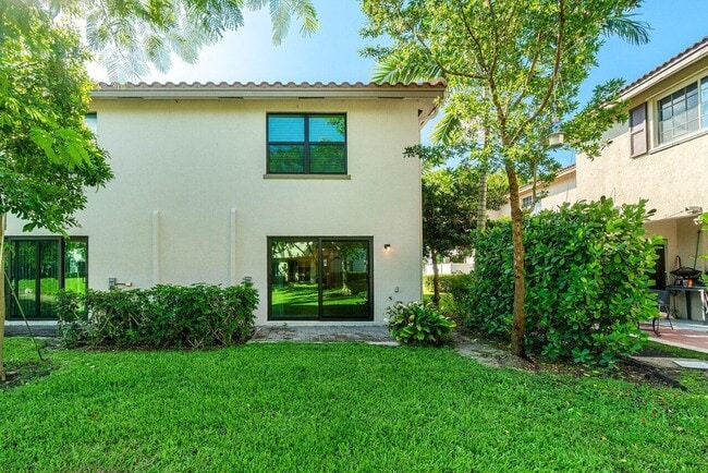 Building Photo - 6001 Woods Edge Cir