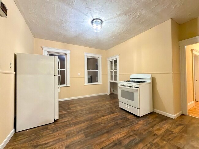 Building Photo - 90 Vernon St