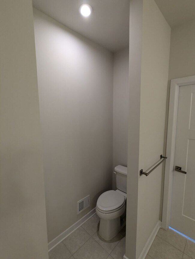 Building Photo - Stunning villa in the Harrison Terrace com...