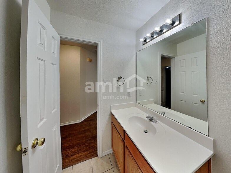 Building Photo - 7110 Chambers Creek Ln