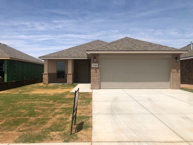 Building Photo - Spacious House