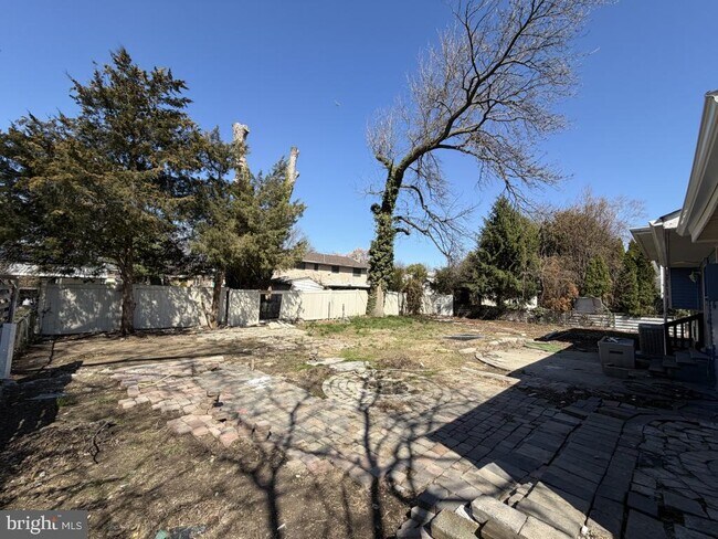 Building Photo - 322 W Nicholson Rd