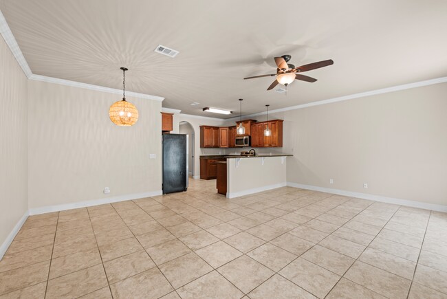 Building Photo - 4 Bed Navarre Townhome in Pool Community