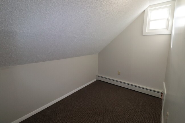 Building Photo - Gorgeous single-family Home