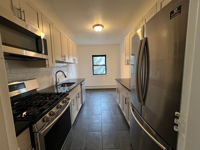 Building Photo - 204 North St