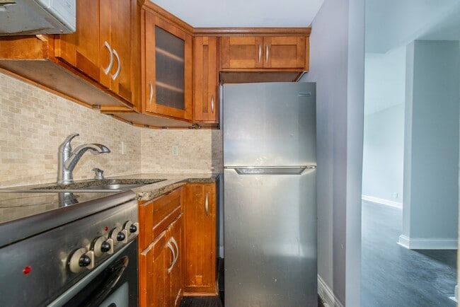 Building Photo - 60 Parkway Dr