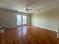 Building Photo - NOW AVAILABLE!  3 bedroom/3 bath condo for RENT!  $2400 per month - Free Shuttle to UTK campus!