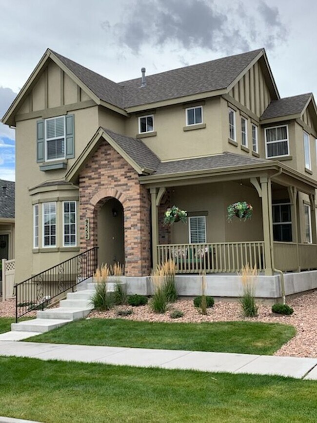 Building Photo - Living by the Lake! 3 bed, 2.5 bath, 3 car...