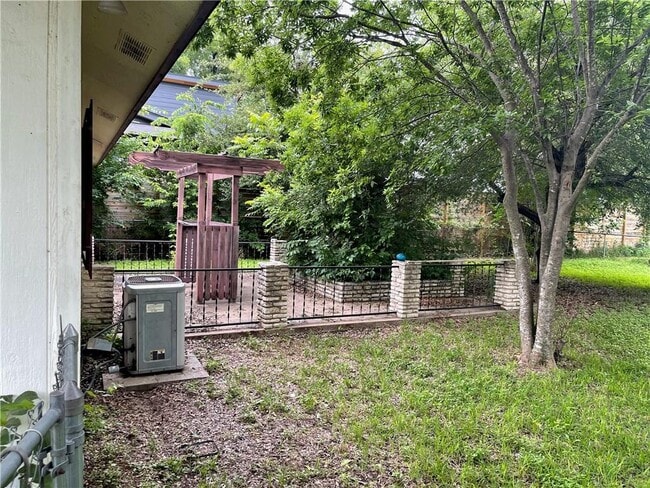 Building Photo - 905 Tillery St