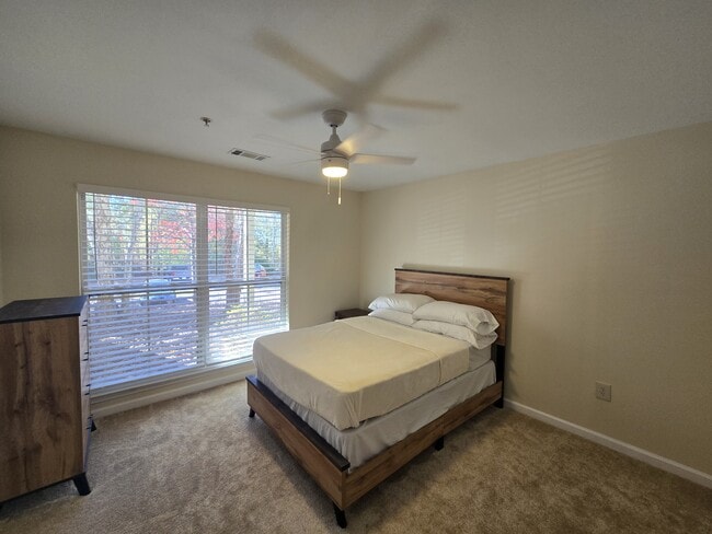 Building Photo - 490 S Barnett Shoals Rd