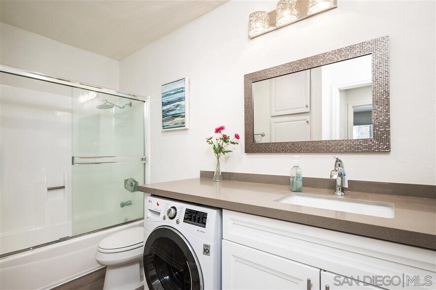 Building Photo - 1681 Bayview Heights Dr