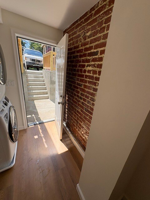 Private Rear Exit - 1109 Chicago St SE